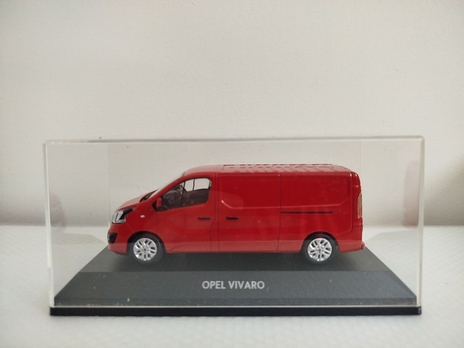 Miniatura Opel Vivaro 1/43 Nova