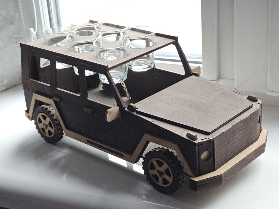 Набір подарунковий з чарками - автомобіль