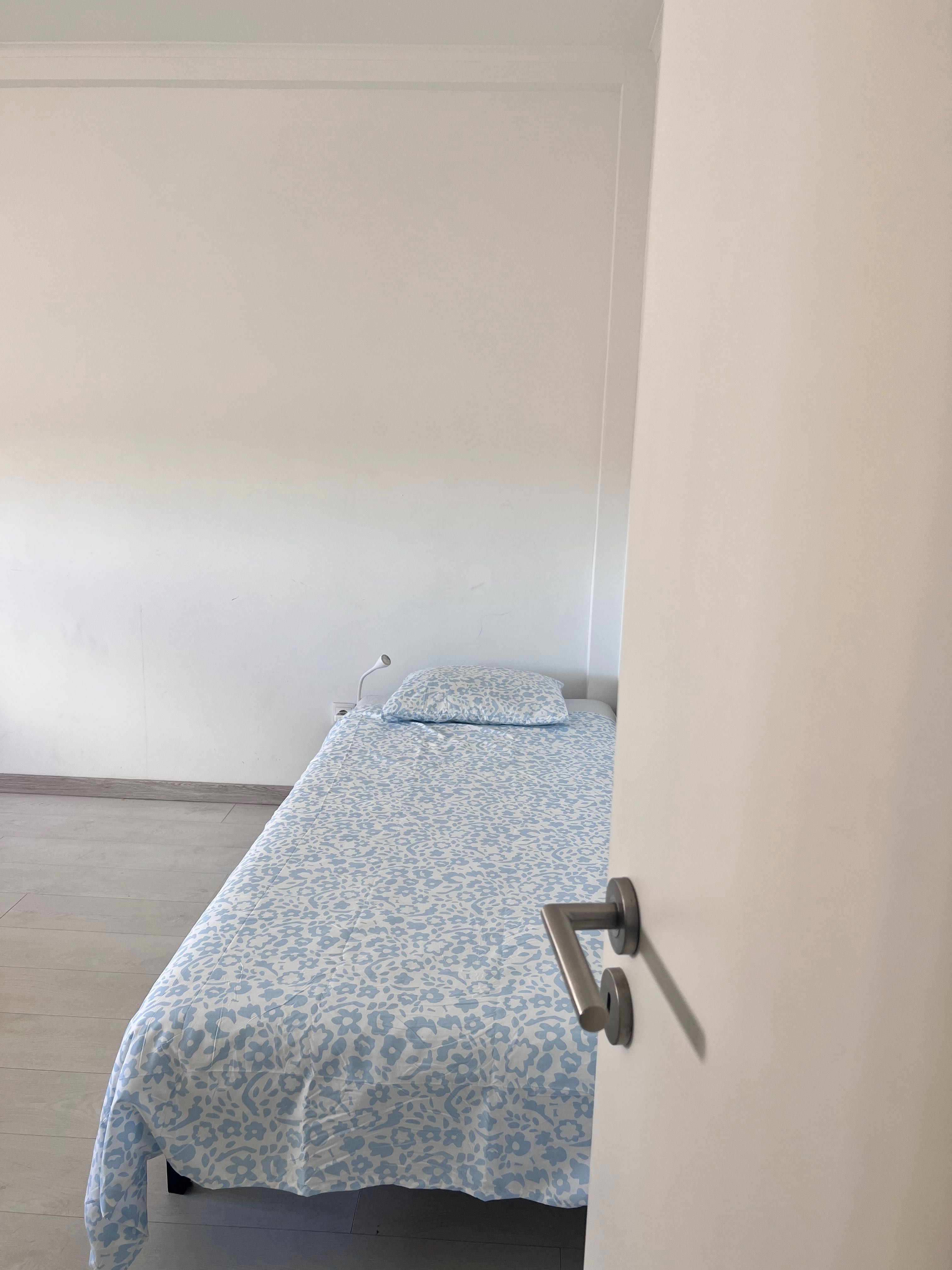 Alugo cama em Qurto compartilhado só  pagam a partir do dia que entrar