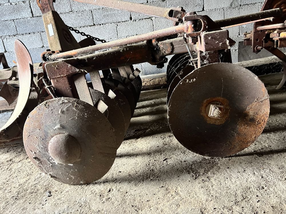 Vende se alfaias agricolas, grade de discos, frese e charrua