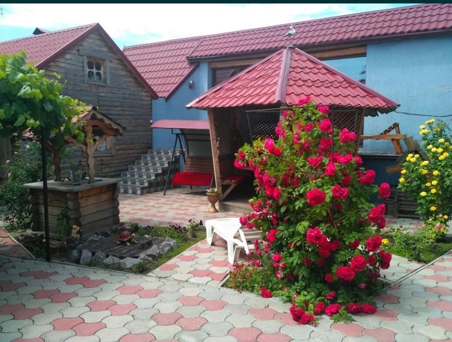 Будинок з великим критим басейном для Вас!