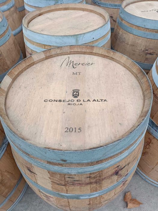 Beczka po winie drewniana DĘBOWA szczelna JASNA dekoracyjna 225 litrów