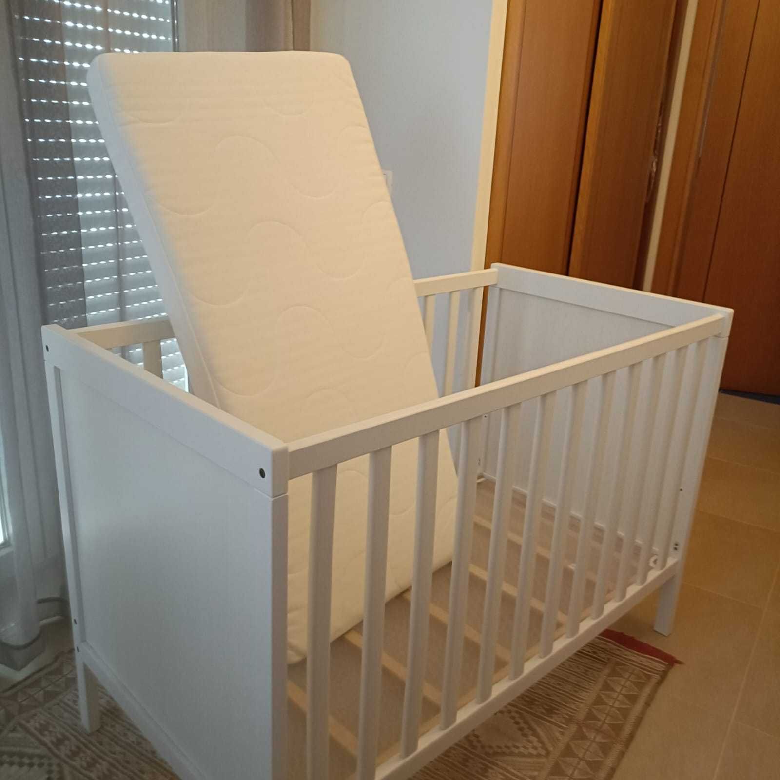 Berço + Colchão de Bebé