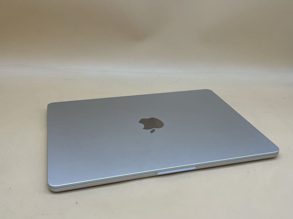 Macbook air 2022 m2 256 gb  батарея 100 циклів! Стан ідеал !