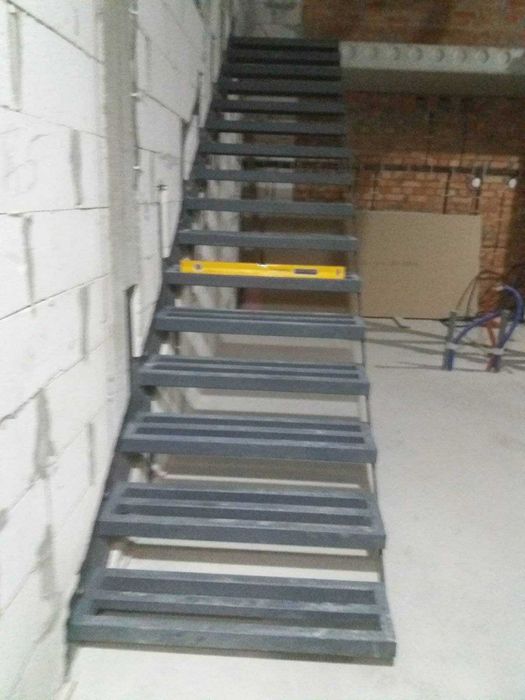 Металеві сходи на замовлення – виготовлення та монтаж