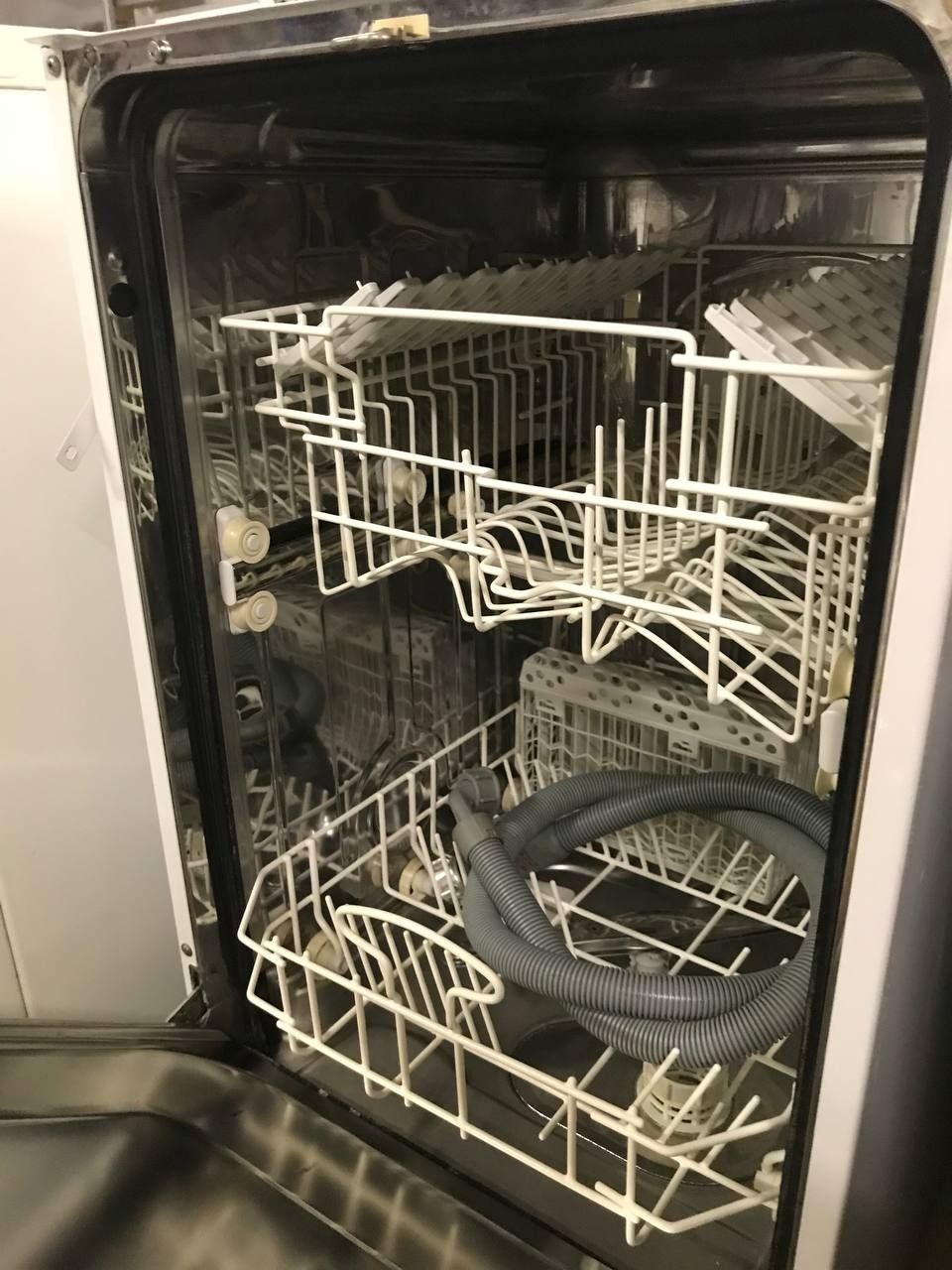 Посудомийна машина Whirlpool 45 см, гарантія пів-року!