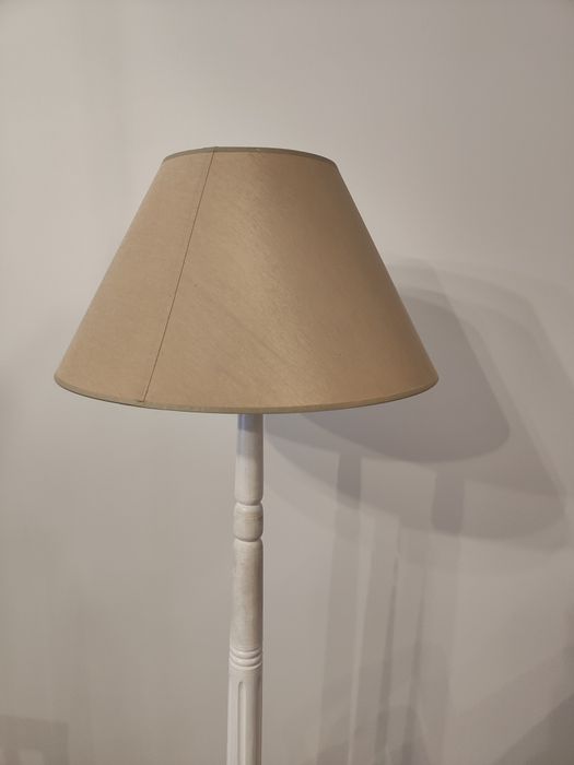 lampa stojąca rustykalna
