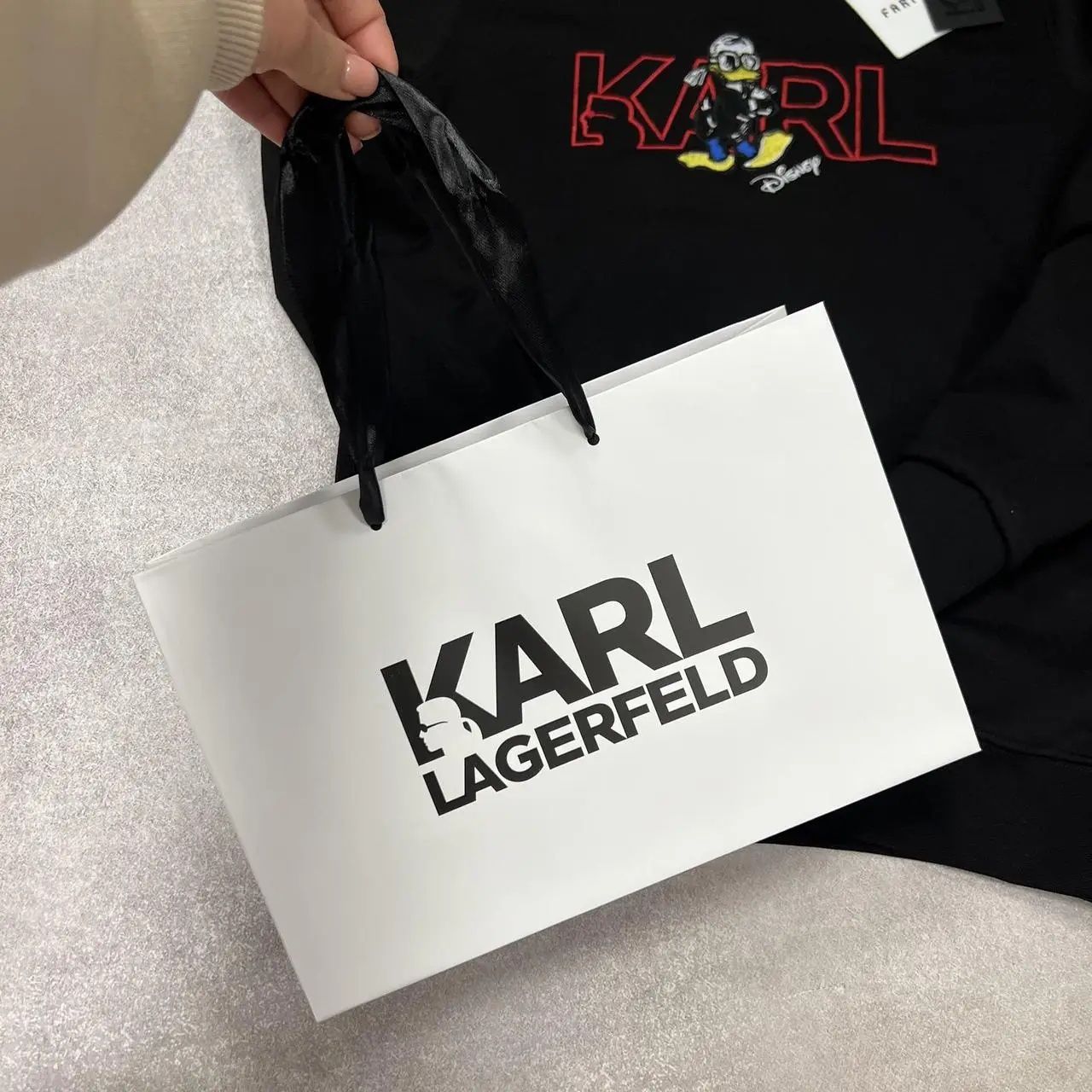 Брендовый пакет Karl Lagerfeld белый с черными ручками