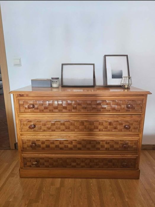 Cómoda madeira maciça