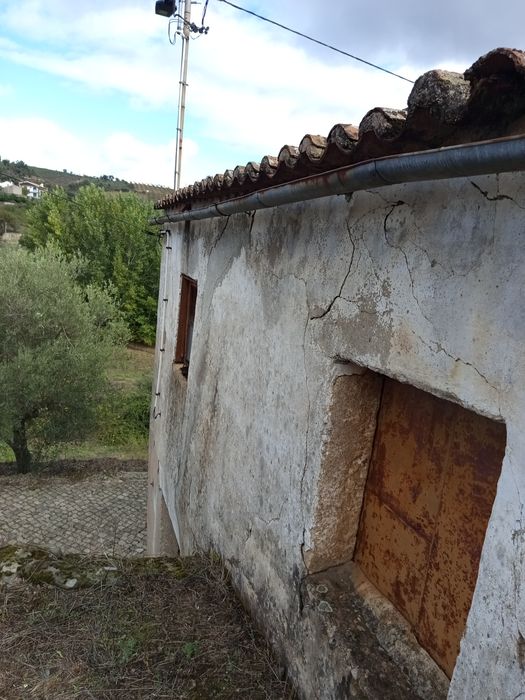 Casa em mós Moncorvo