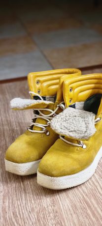 Продам зимние замшевые ботинки ,лыжные ботинки
