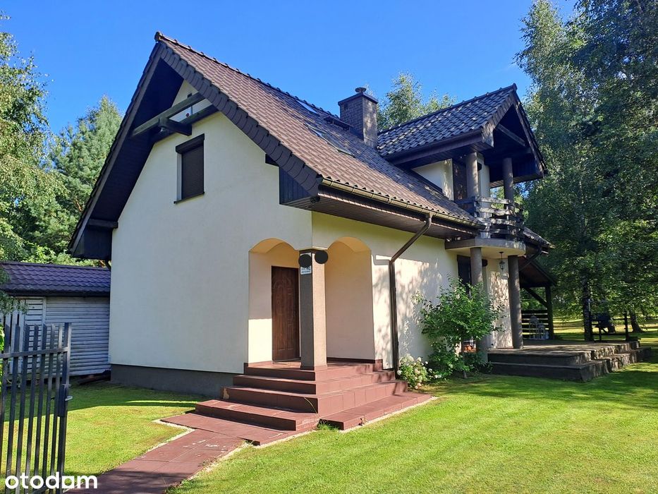 Dom nad jeziorem, przy lesie, okolice Olsztynka.