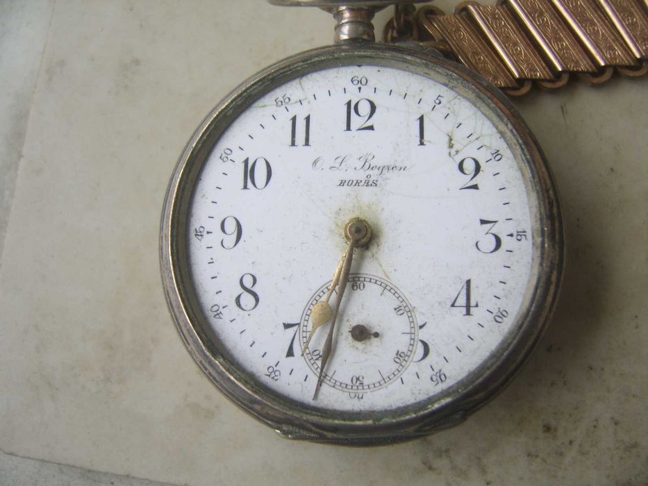 Przeklęty Srebrny Zegarek Ludzkie Zęby z Opuszczonego Szpitala Psych.