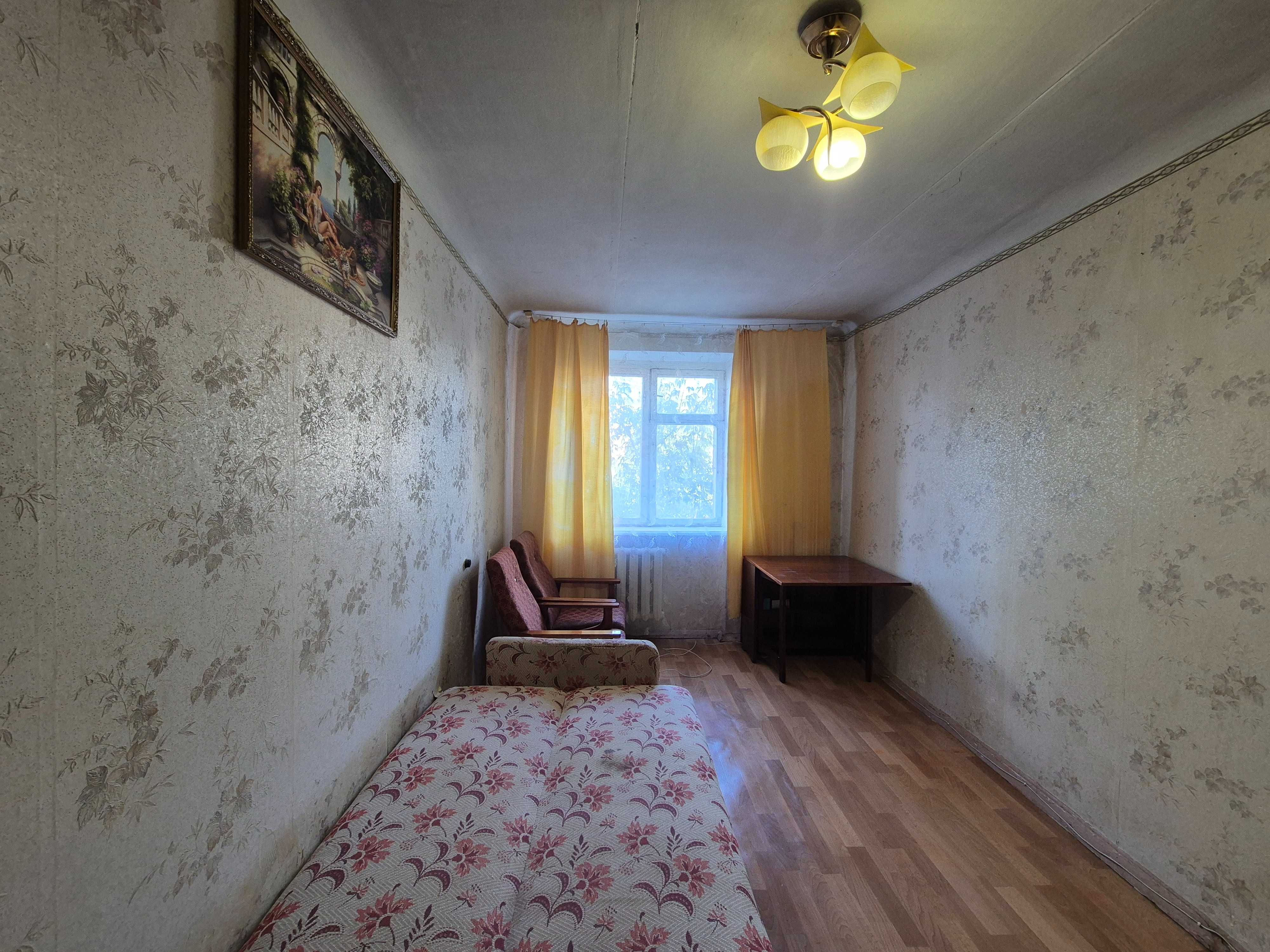 Алмазний продам 2-х кімнатну квартиру  4/5цегла кімнати окремі 45м