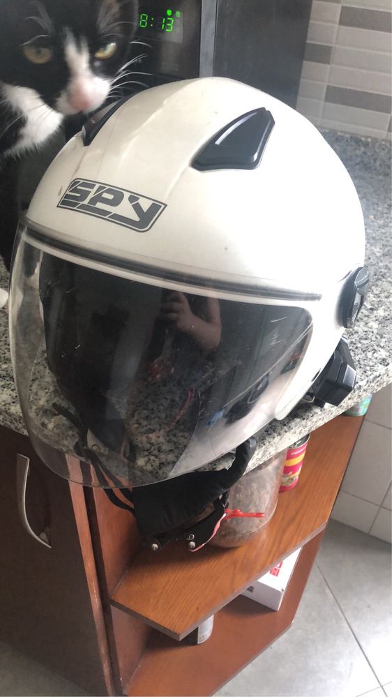 Capacete com intercomunicador