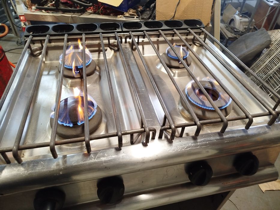 Професійна газова плита .