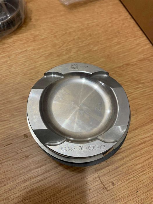 Поршень BMW 3.0 N54B30 84.00mm F01 F02 135i 335i 535i 740i X6 E61 E71