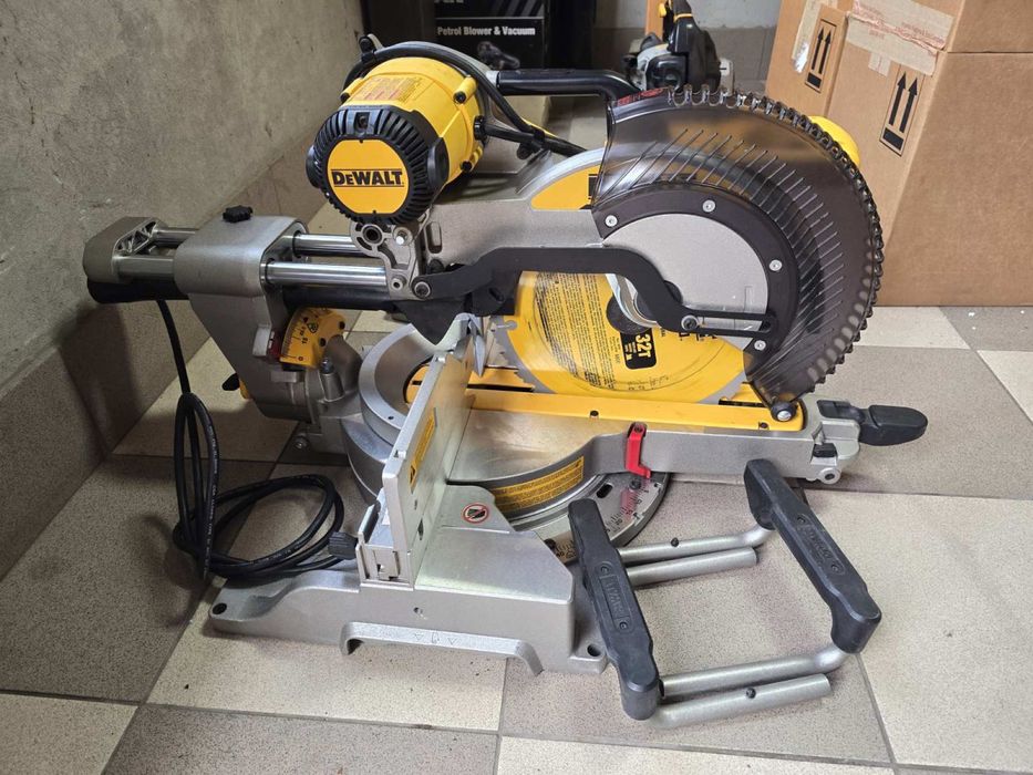 Dewalt DWS779 торцовка