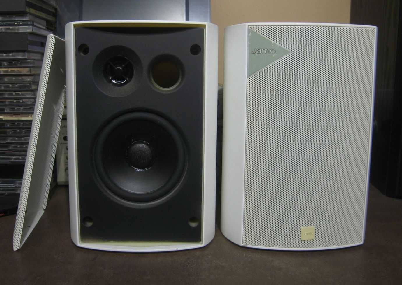 Eleganckie Monitorki Jamo 100W przyjemne brzmienie solidne wykonanie