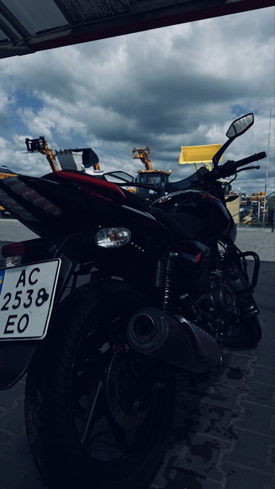 Продам  bajaj pulsar180