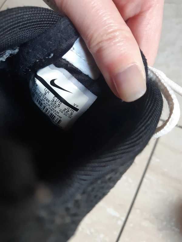 Czarne Nike buty sportowe 35,5
