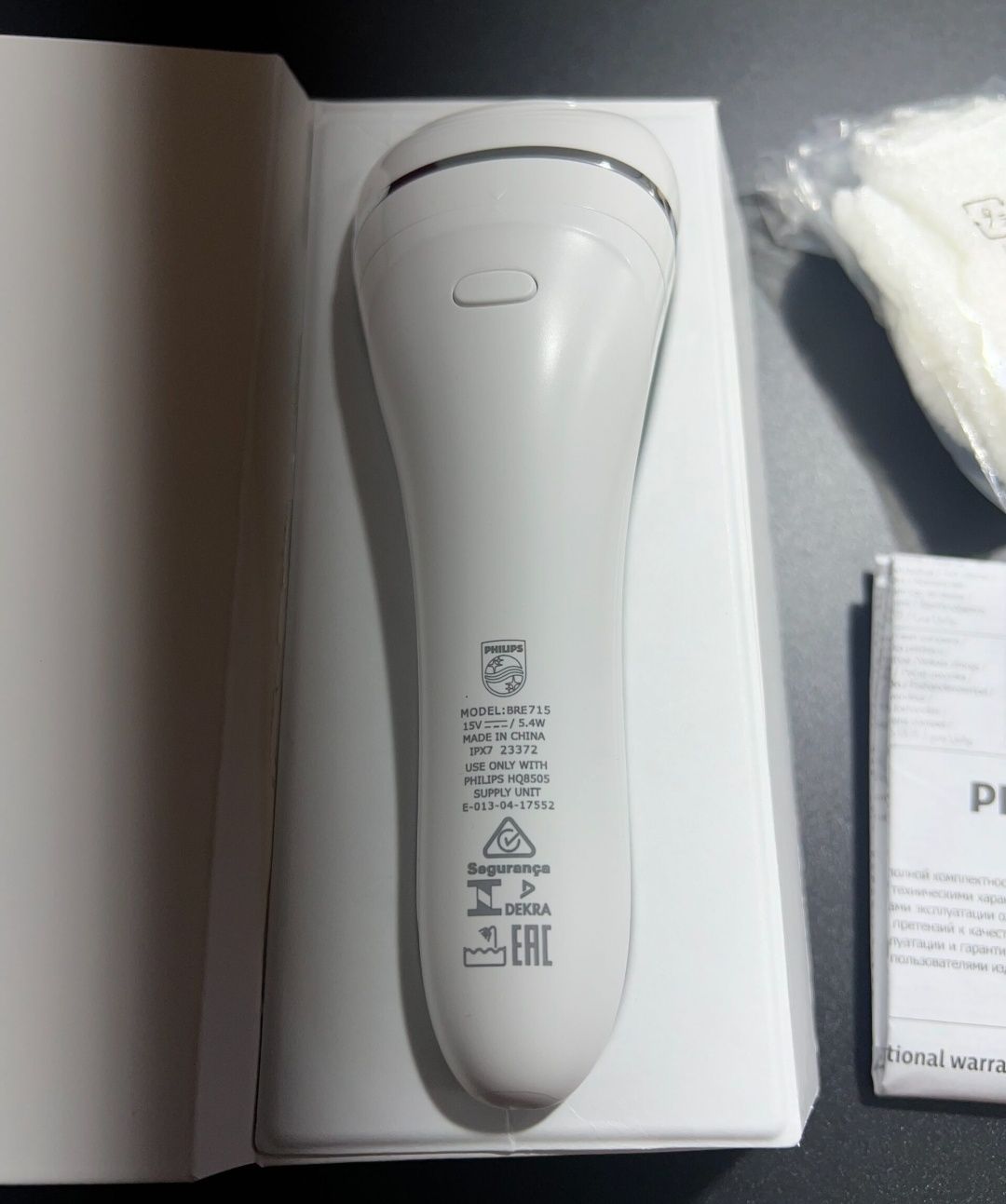 Philips Depilator z serii 8000, bezprzewodowy depilator na mokro i na