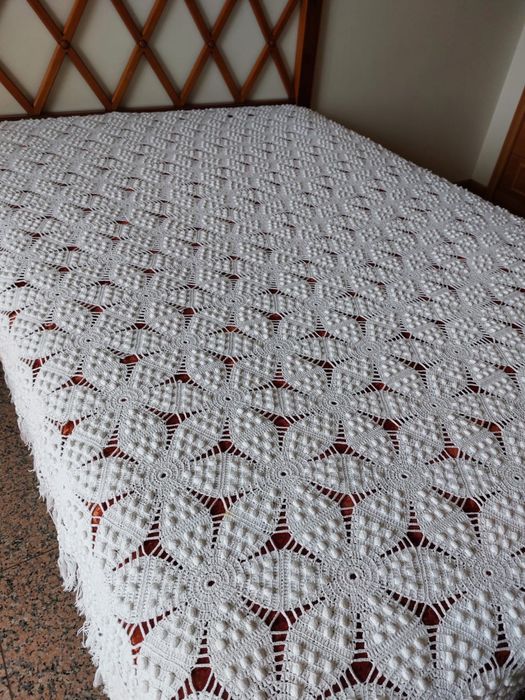 Manta feita em crochet