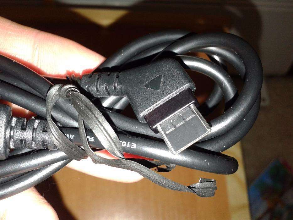 Продам новые гарнитуру и юсб шнур к телефону SAMSUNG SGH-E500