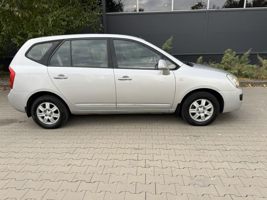 Продам KIA CARENS 2009