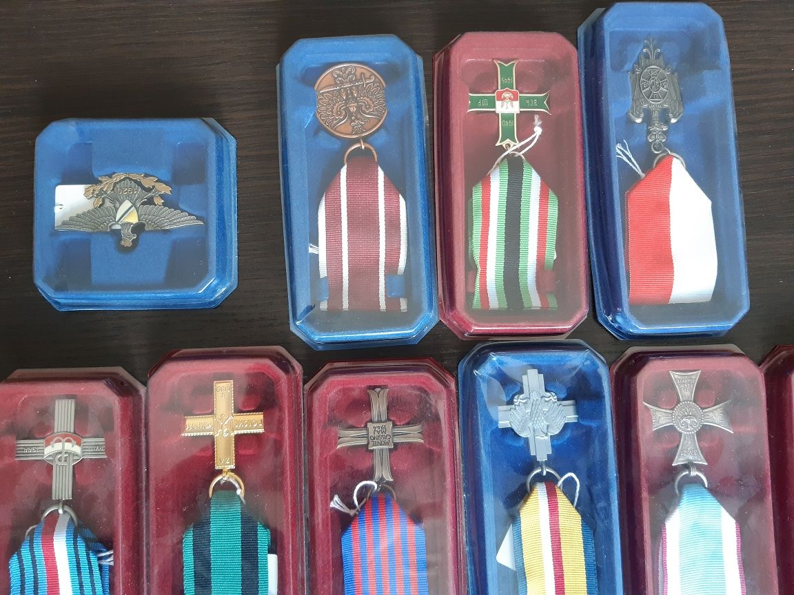 Kolekcja replik medali i odznak