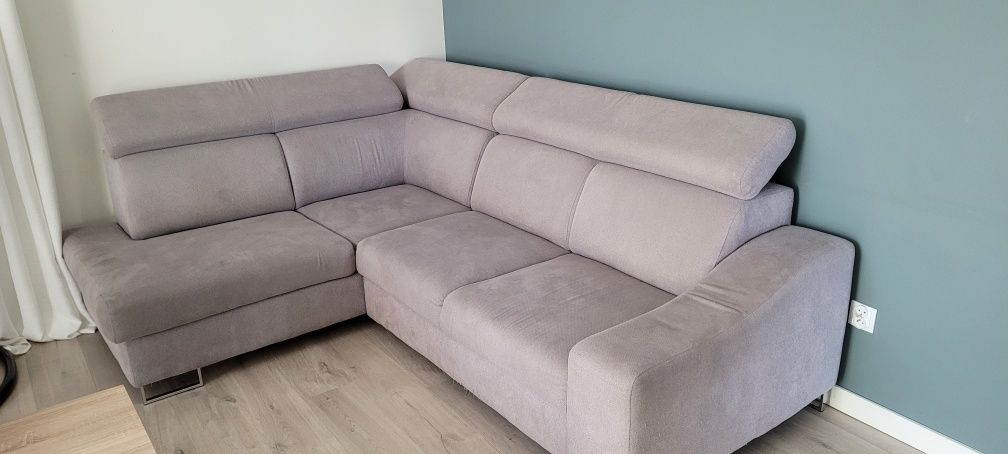 Narożnik z funkcją spania i pojemnikiem na pościel