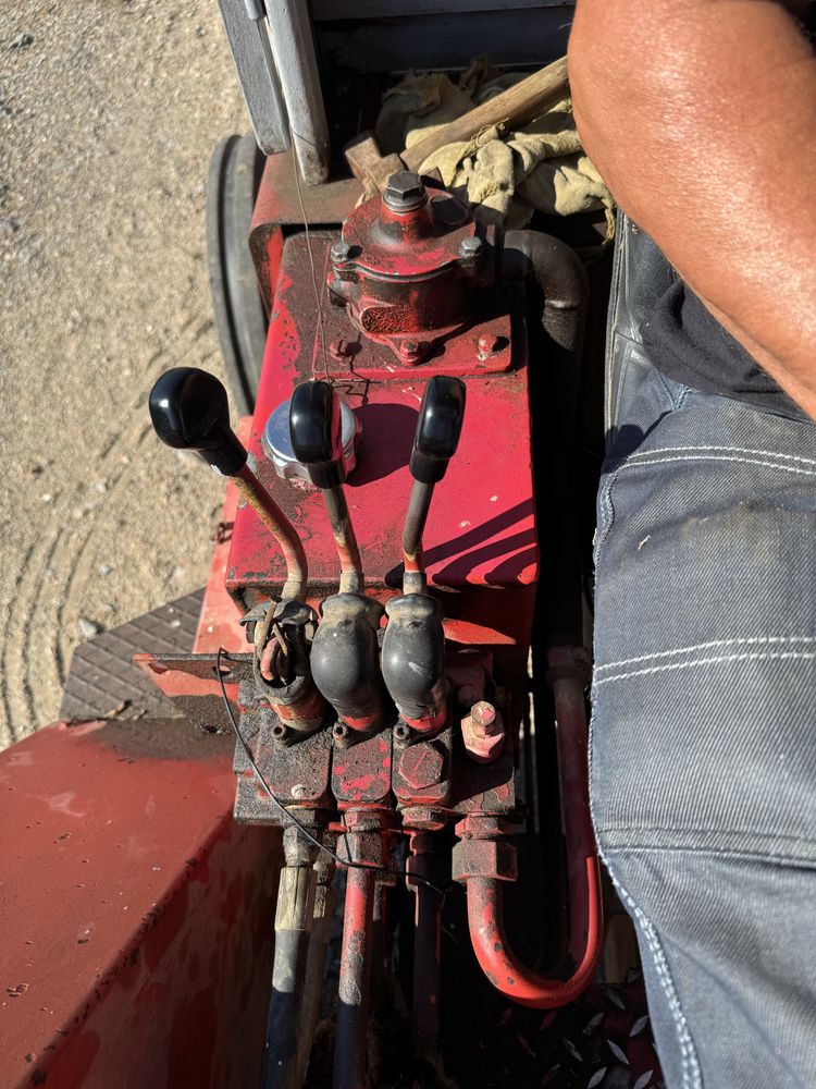 Empilhador Manitou com garfos e balde