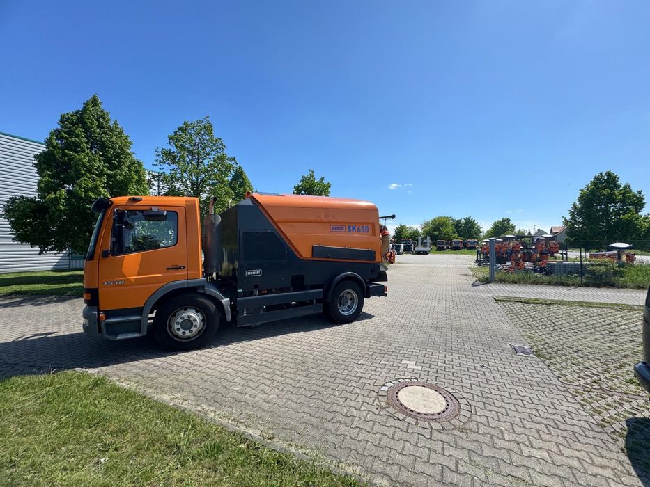 Zamiatarka  sprzatanie szorowarka zamiatanie