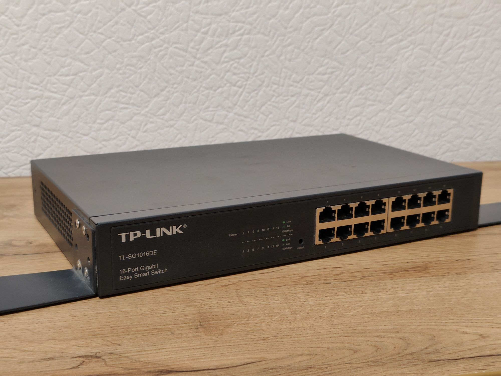 Свич, комутатор. Switch TL-SG1016DE 16 port gigabit