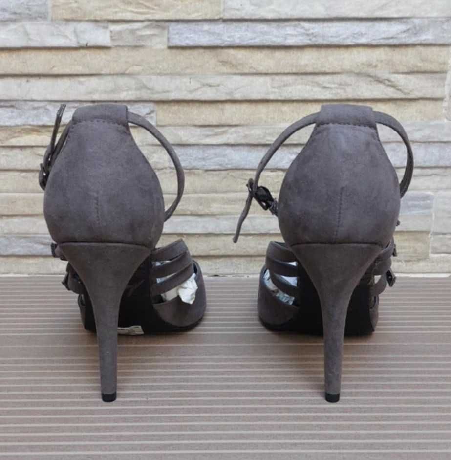 Vende-se Sapatos Senhora Novos