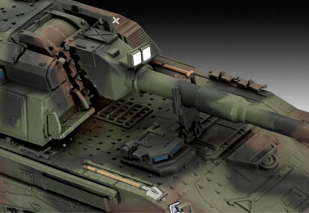 Model plastikowy do sklejania Revell 03347 Panzerhaubitze 2000 1:72