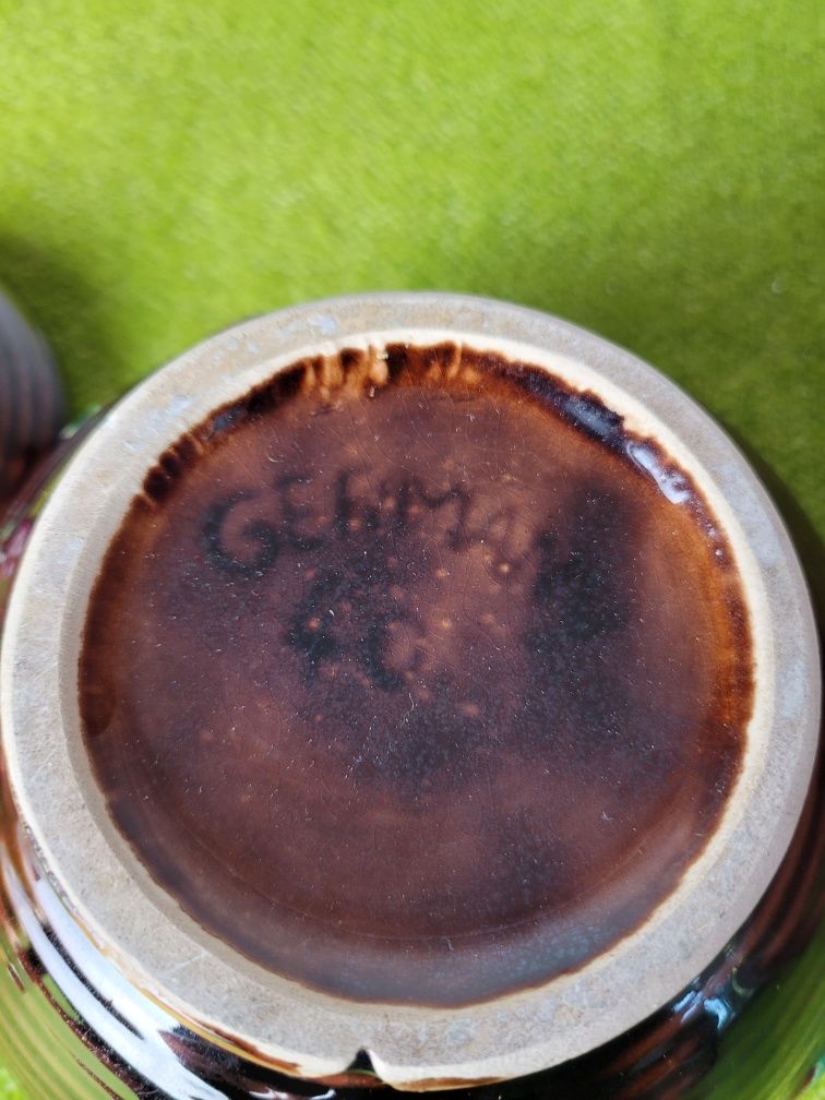 Ceramiczny pojemnik z przykrywką