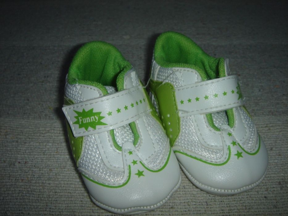 Śliczne addidaski-niechodki biało-zielone dla niemowlaka r. 1