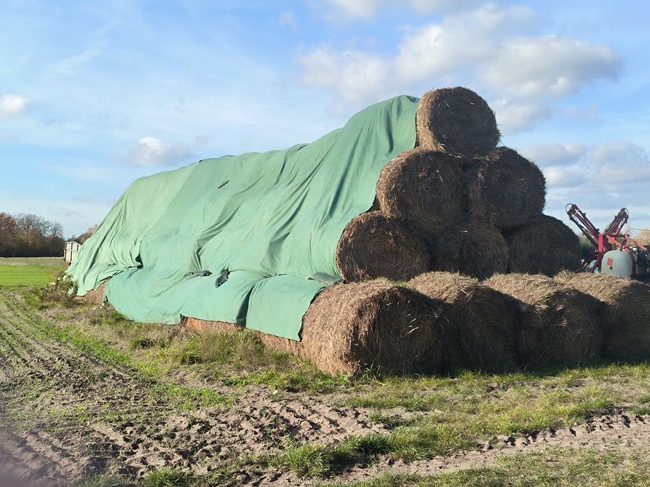 Sprzedam słomę 120x120cm