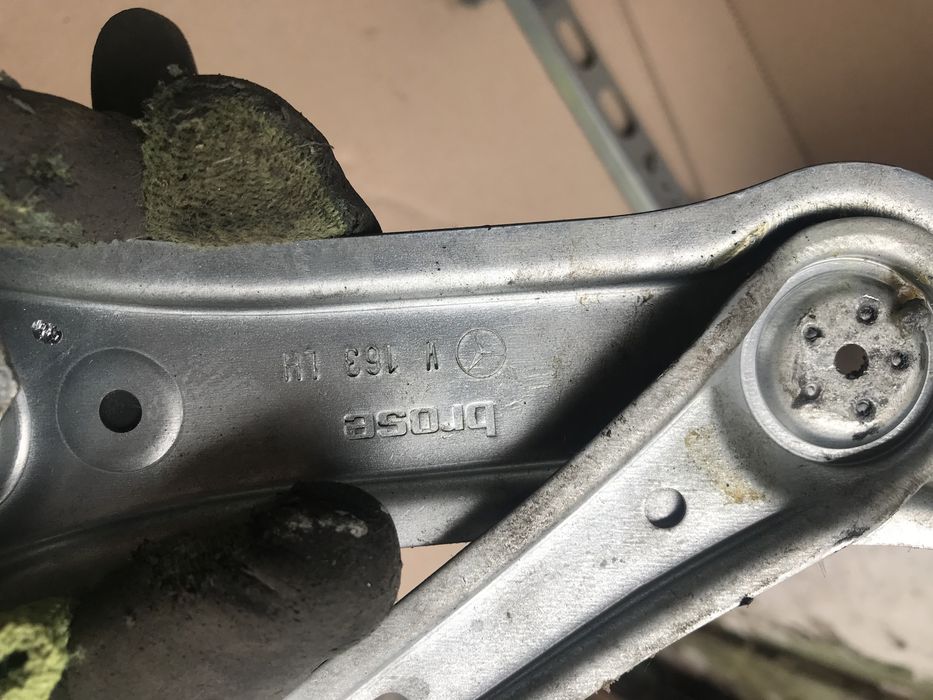 Склопідйомник Мерседес МЛ 163 Емелка