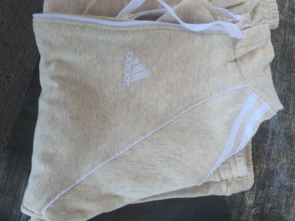 Fato de treino Adidas tamanho M feminino