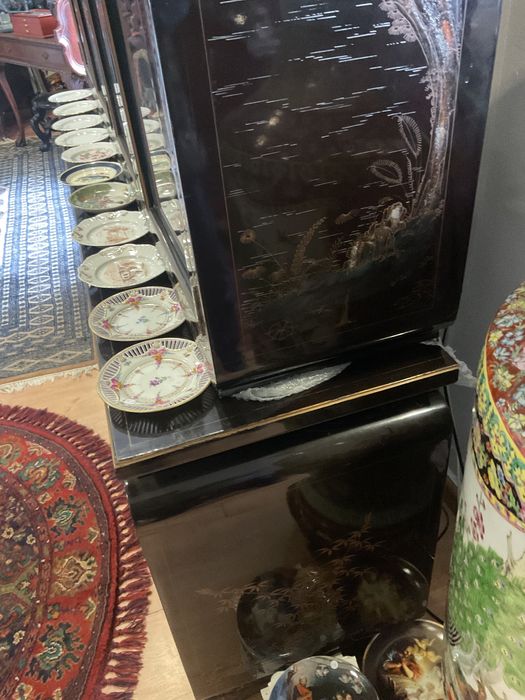 Vitrina cabine oriental lacado trabalhado 2 partes .1,98x2,00 cm