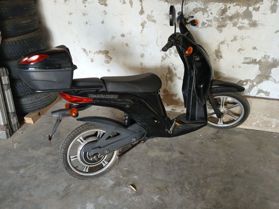 Bicicleta eléctrica ELECTRIC 250W usada a precisar de bateria