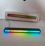 Mrugający w rytm muzyki kolorowy neon LED, światełko, podświetlenie