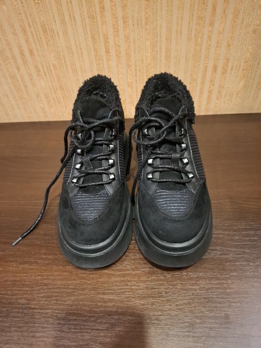 Продам жіночі зимові черевики