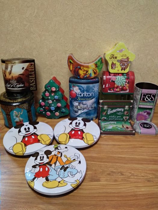 Жестяные коробки. Цены в описании