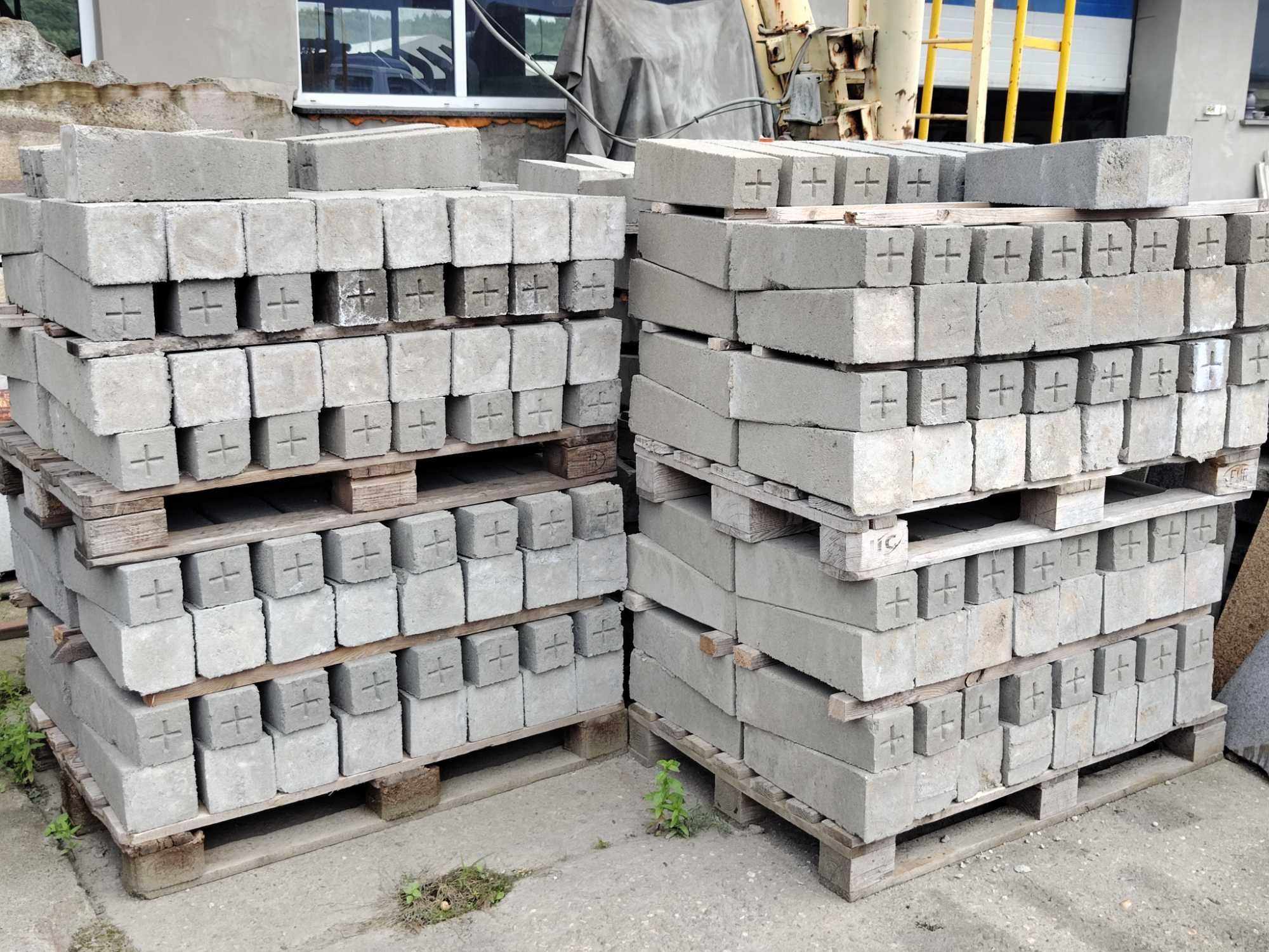 Słupki graniczne betonowe, kamień geodezyjny