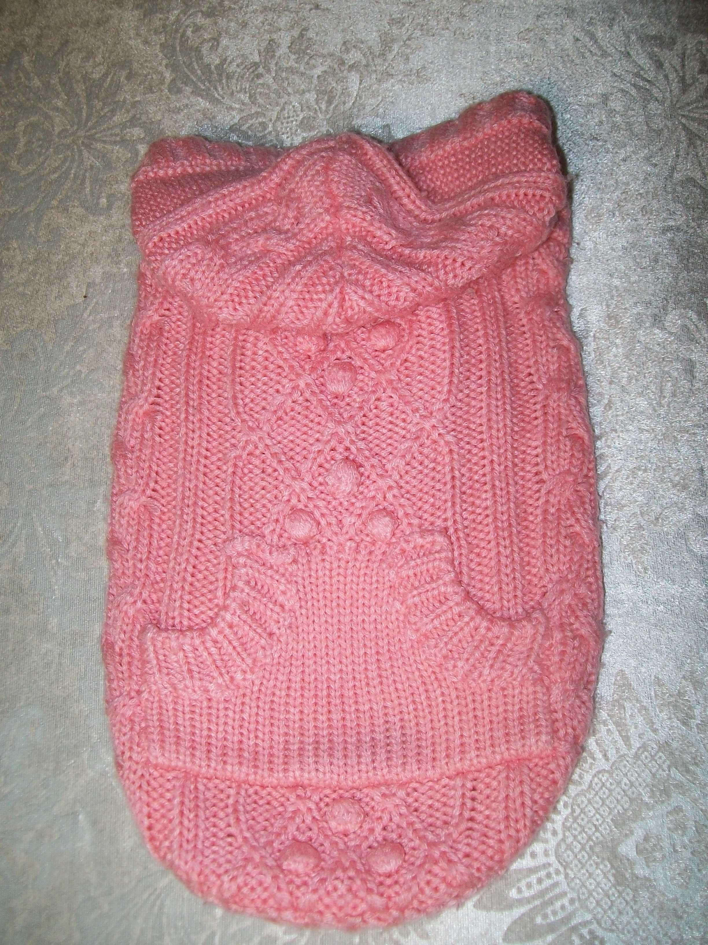 Różowy sweter dla pieska - rustykalny wzór