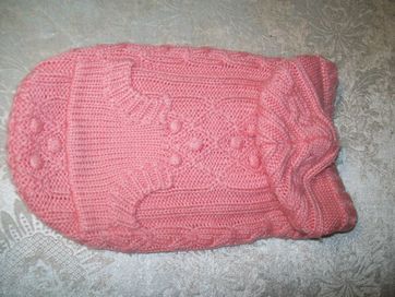 Różowy sweter dla pieska - rustykalny wzór