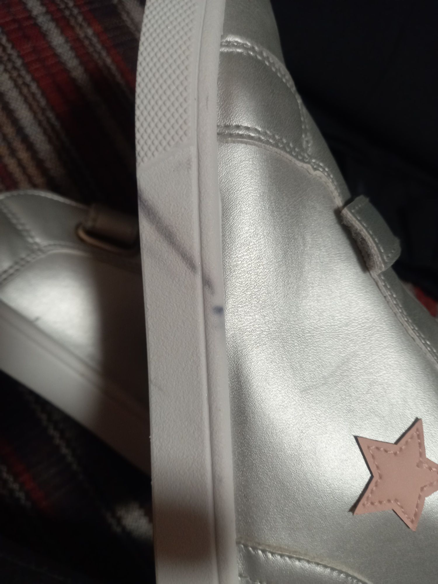 Buty botki za kostkę gwiazdki srebrne roz 34 nowe uszkodzone